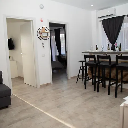 Casa E Per Vacanze Notti Romane Apartment *